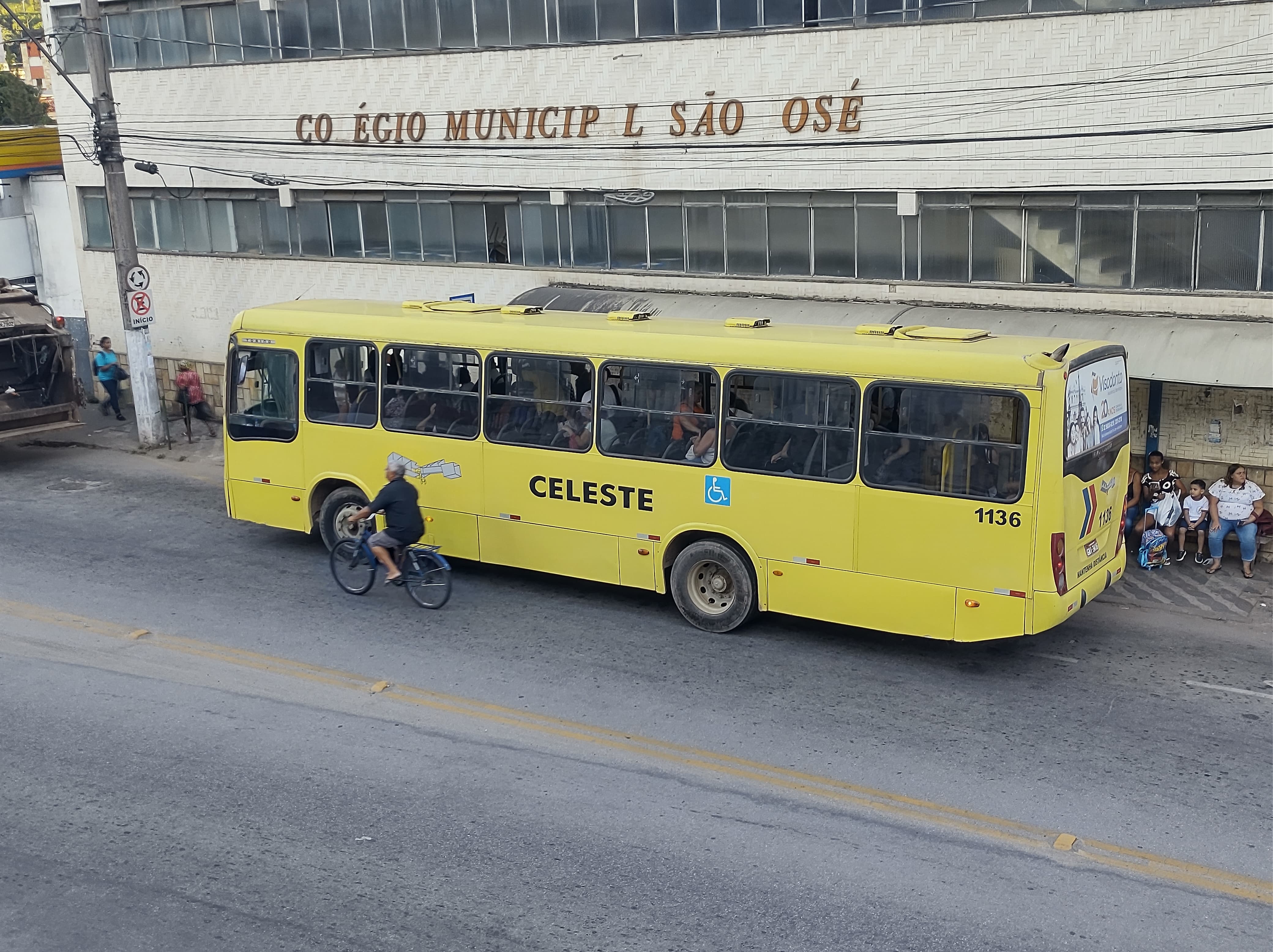 Ponto de ônibus do shopping é transferido temporariamente devido a obras no Centro de Santos Dumont